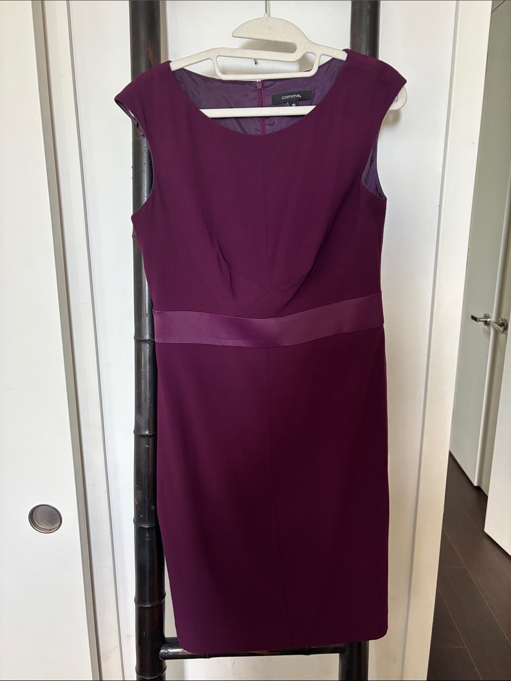 Sleeveless Plum Sheath Dress with Satin Waistband - Comma, German Brand